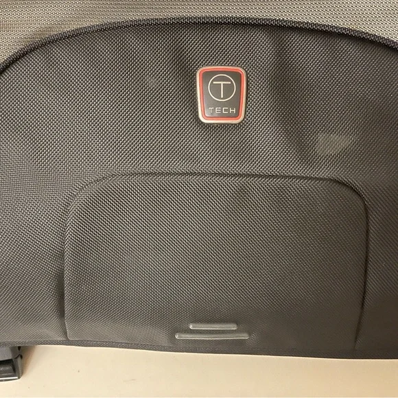 TUMI LUGGAGE 6733D TRI FOLD GARMENT BAG CARRY TYPE
TRAVEL - Picture 2 of 7